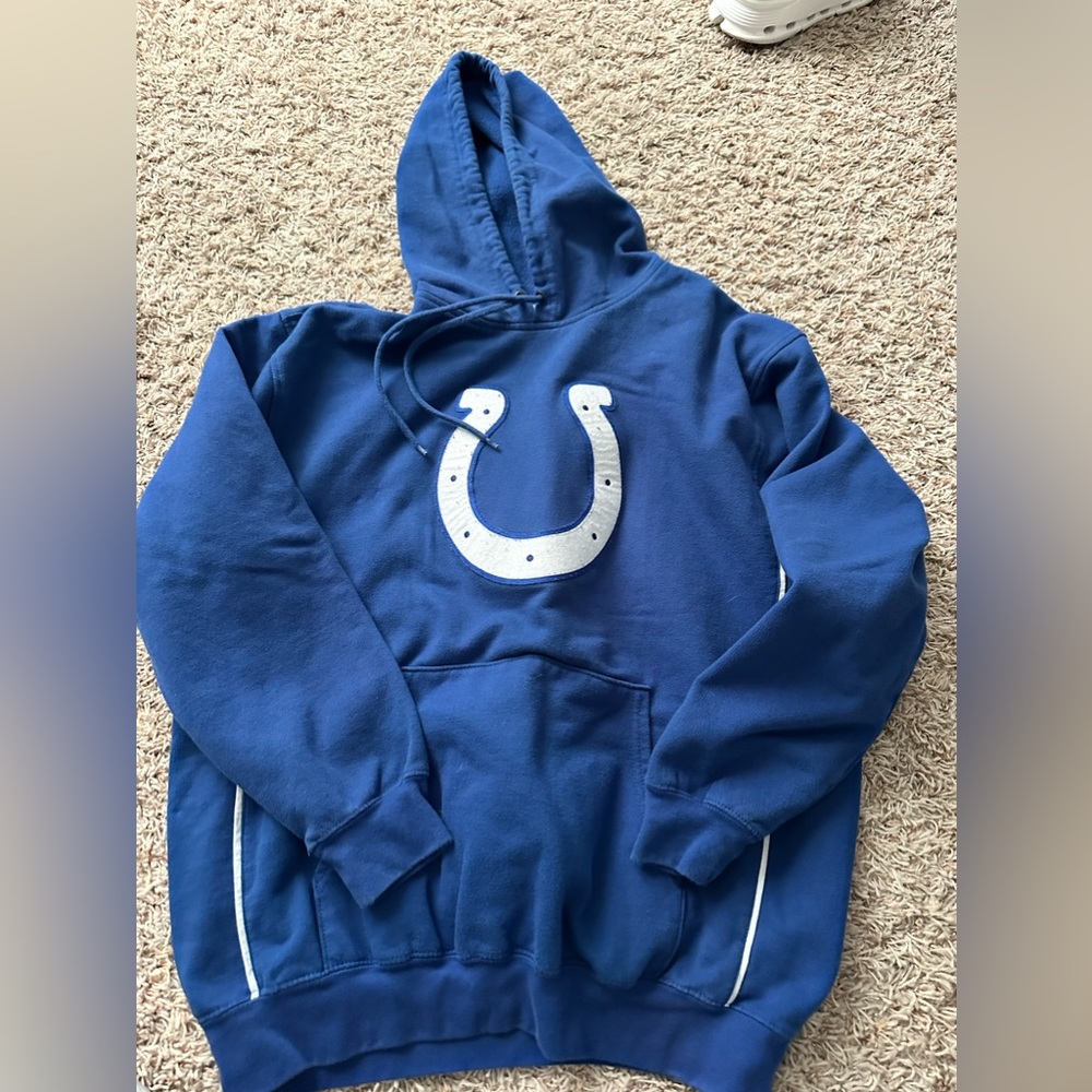 colts sweatshirt fits like large